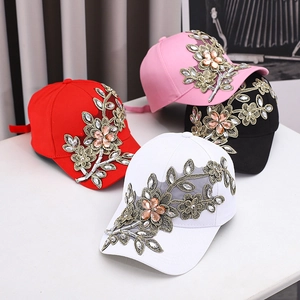 Casquettes de baseball de luxe avec broderie florale dorée et strass en quatre tons