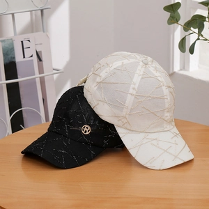 Fashionable women's sun hats in black and beige with R-logo and breathable texture
