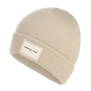 Unisex Acrylic Ribbed Knitted Beanie Hat Minimalist Streetwear Winter Warm Skull Cap With Square Letter Patch Label
