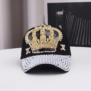 Casquette de baseball noire avec couronne dorée et perles, incluant le guide des tailles