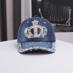 Jeans Baseballkappe mit Strass-Krone und bunten Kristallen auf gewaschenem blauen Stoff