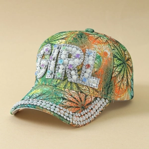 Casquette tropicale avec motif palmier, lettres GIRL en perles et bordure de strass brillants