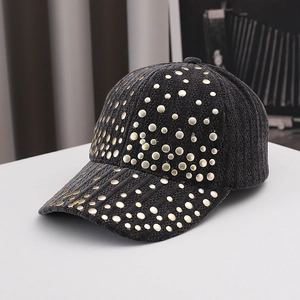 Cappellino da baseball in velluto nero con borchie dorate per donna moda outdoor