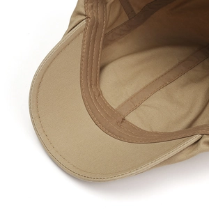 Macrodetail van de katoenen stiksels en de interne versterkte band van de kaki pet