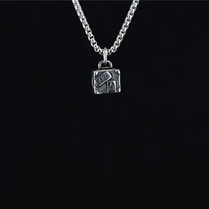 Vintage Stainless Steel Mini Suitcase Pendant Necklace Paris Travel Theme Box Chain Jewelry For Men Women Daily Accessory