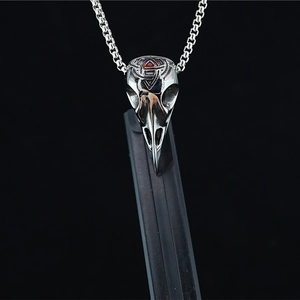 Collier Pendentif Crâne d'Oiseau Gothique Vintage Homme Acier Inoxydable Crâne de Corbeau Noeud Celtique Bijoux Punk Rock