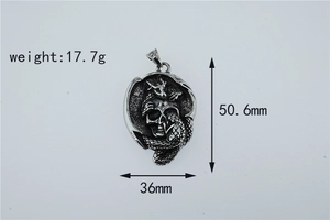 Dimensions détaillées du pendentif crâne de dragon vintage en acier inoxydable punk