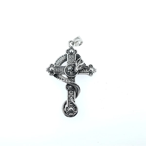 Collier gothique punk en acier titane avec pendentif croix crâne et serpent argenté vieilli