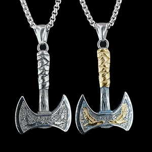 Collier Pendentif Double Hache Viking Vintage en Acier Inoxydable pour Hommes Femmes Motif d'Oiseau en Relief Bijoux Punk Biker Rock