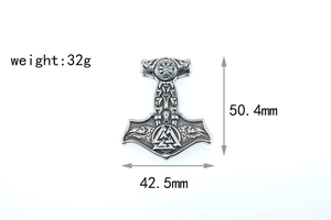 Vue détaillée du pendentif Mjölnir viking avec symboles Vegvisir et Valknut, 50,4mm x 42,5mm