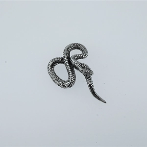 Collier avec pendentif serpent 3D en acier titane argenté vintage pour homme punk