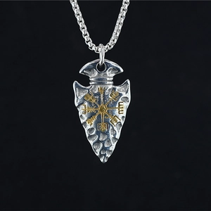 Pendentif flèche vintage en acier inoxydable avec gravure de rune boussole dorée