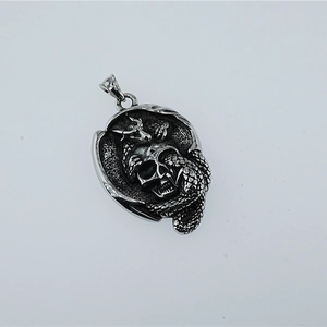 Pendentif tête de mort punk avec serpent enroulé, collier en acier inoxydable vintage