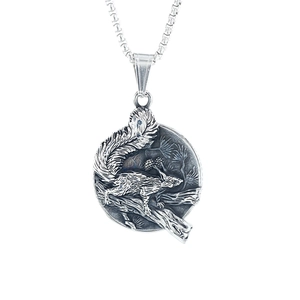 Collier Pendentif Rond en Relief Écureuil en Acier Titane Rétro Argent Antique Bijoux Animaux Hip Hop pour Hommes Femmes Cadeau