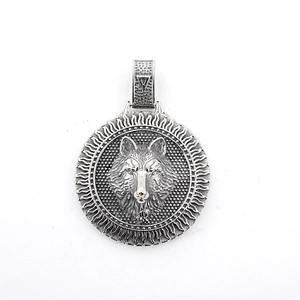 Retro stainless steel wolf head pendant necklace with vintage silver finish for men