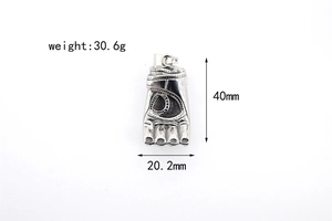 Detailed specs of vintage Spartan glove pendant with weight 30.6g and size 40mm x 20.2mm