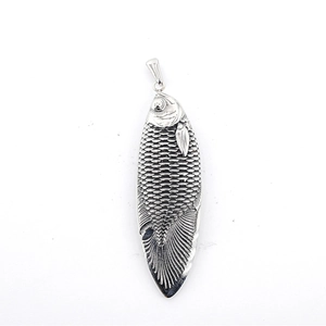 Ciondolo vintage a forma di carpa in argento ossidato per collana in titanio da uomo