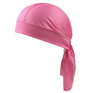 Rosafarbenes Satin-Durag-Bandana zum Radfahren mit glänzendem Stoff und weißer Naht