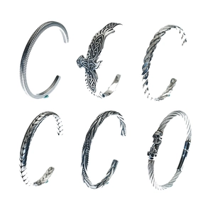 Bracciale Rigido Aperto in Acciaio Inossidabile Vintage per Uomo Donna Aquila Vichinga Nodo Celtico Teschio Texture Retro Argento Gioielli