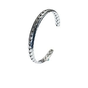 Bracciale rigido aperto in acciaio al titanio retrò con trama intrecciata vintage