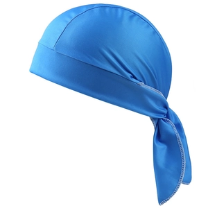 Elastisches hellblaues Durag mit Seidentextur, weißen Nähten und langen Bändern