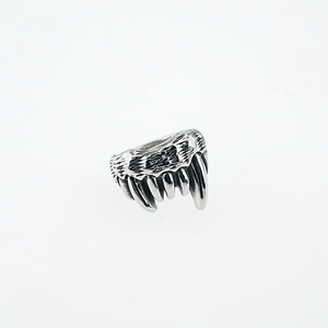 Vintage Gothic Punk Wolf Tooth Ring For Men Titanium Steel Viking Bio-inspired Fang Distressed Antique Silver Band Ring