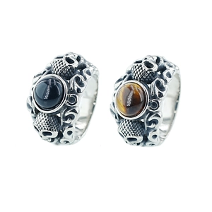 Bague Crâne en Acier Inoxydable Vintage Homme Bijoux Gothic Punk Avec Pierre Œil de Tigre Strass Noir Gravé