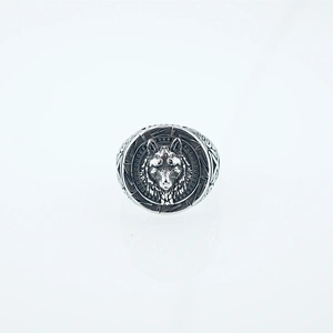 Retro stainless steel wolf head ring for men with vintage embossed silver finish details