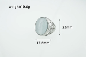 Vue détaillée des motifs en filigrane et dimensions de la pierre de cette bague vintage