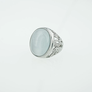 Bague vintage pour hommes en acier avec une pierre bleue ovale et des gravures ciselées