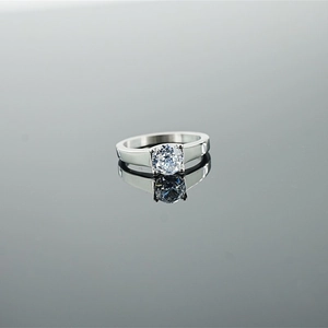 Bague moissanite minimaliste en argent pour homme avec pierre ronde et sertissage à quatre griffes