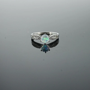 Verstellbarer Ring mit Ozeanblauem Opal, Unendlichkeitssymbol und Zirkonia
