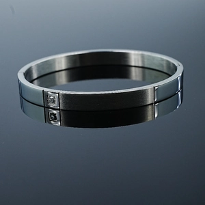 Bracelet jonc minimaliste en acier argenté avec strass carré et finition brossée