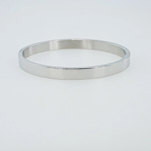 Bracelet jonc minimaliste argenté avec strass, finition lisse et fermoir réglable