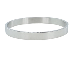 Bracelet minimaliste en métal argenté avec une finition polie miroir de haute brillance