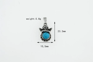 Makro-Detail der Engel-Halskette mit 23,2 mm Höhe und blauem Steineinsatz-Detail