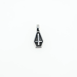 Pendentif cercueil gothique en acier inoxydable avec croix inversée pour homme