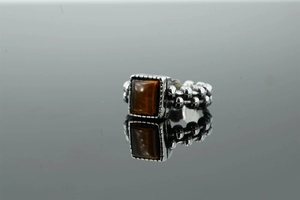 Macro di anello punk con pietra occhio di tigre quadrata e fascia stile catena