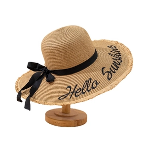 Chapeau de paille d'été pour femmes avec large bord, nœud noir et broderie Hello Sunshine
