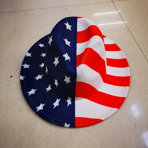 Vue de dessus du chapeau Fedora à bord plat avec motif drapeau américain étoiles et rayures