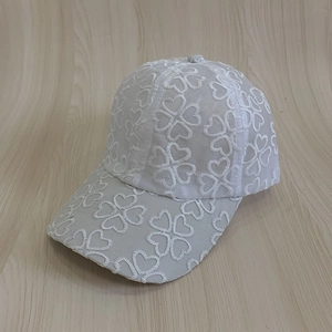 Breathable white mesh baseball cap with elegant four-leaf clover embroidery for summer