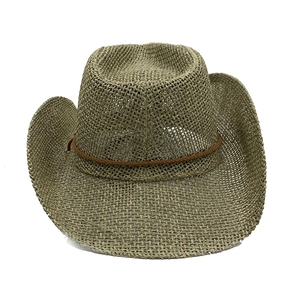 Nahaufnahme von Naturstrohgewebe und braunem Seildetail an diesem breiten Cowboyhut