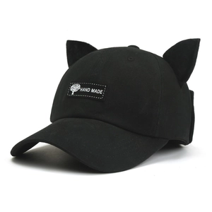 Casquette de baseball noire avec oreilles de chat et étiquette faite main pour adultes