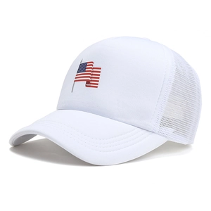 Weiße Trucker-Mütze mit USA-Flaggen-Stickerei und atmungsaktivem Netzgewebe für Herren und Damen