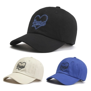 Casquettes de baseball en coton unisexes avec broderie coeur et texte en trois couleurs