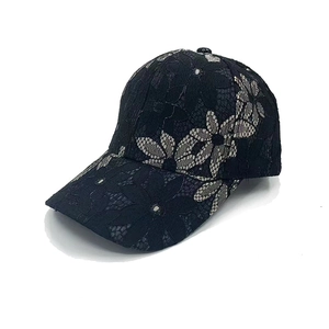 Berretto da baseball in pizzo nero da donna con motivi floreali traforati e traspiranti