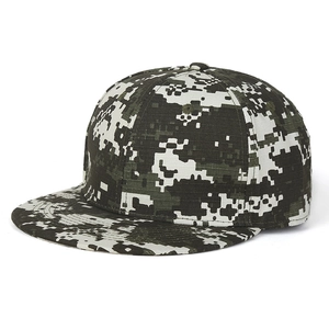 Digital camouflage snapback cap with flat brim, high-quality fabric and 6-panel design