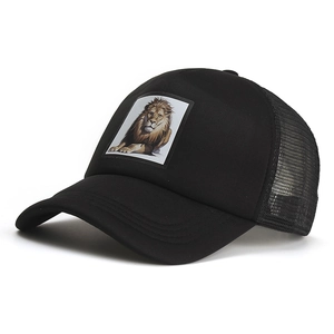 Casquette trucker noire avec écusson lion et filet respirant pour soleil d'été