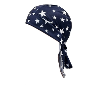 Nahaufnahme eines marineblauen Durags mit Sternenmuster und feinen Nähten im Detail