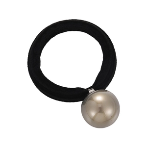 Chouchou minimaliste en velours noir avec un grand pendentif en perle métallique argentée